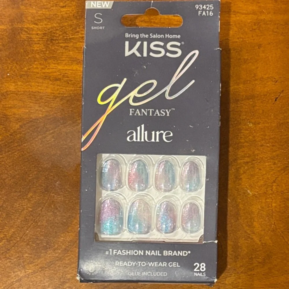 KISS Gel Fantasy Allure Nail‎ Kit - Iridescent Silver